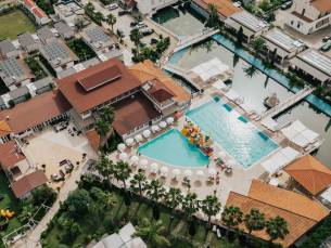 Mobile home aan de Adriatische kust op een resort met priv&eacute;strand in Abruzzo
