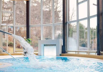 Familievakantie o.b.v. ALL-INCLUSIVE in Igls + hotel met binnen- & buitenzwembad, speeltuin &eacute;n Welcome Card voor kortingen op kinderactiviteiten & kids t/m 9 jaar verblijven GRATIS!