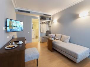 Aenos Hotel
