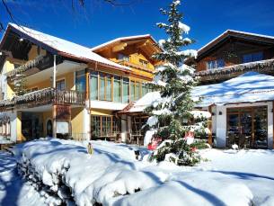 Landhotel Böld and Restaurant Uhrmacher Oberammergau