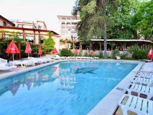 Estreya Palace En Residence