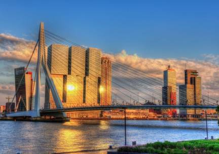 Ontdek de stad die nooit stil staat! Overnacht in Rotterdam incl. ontbijt en NS treinretour