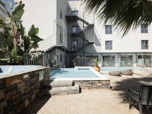 Pollis Hotel