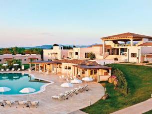 8 daagse vliegvakantie naar Grande Baia Resort en Spa in san teodoro, italie