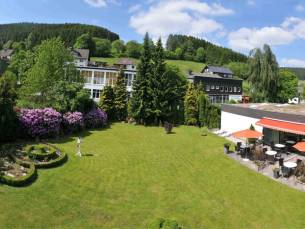 Mega JUNI last minute 3=2! ⚡ 4-daagse vakantie naar Sauerland nabij Winterberg! Hotel met ZWEMBAD incl. ontbijt, ijsje & GRATIS parkeren en meer!