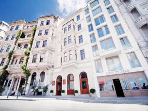 Grand De Pera
