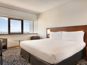 8 daagse vliegvakantie naar Ramada by Wyndham Lisbon in lissabon, portugal