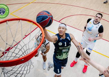 voor basketbalwedstrijd naar keuze