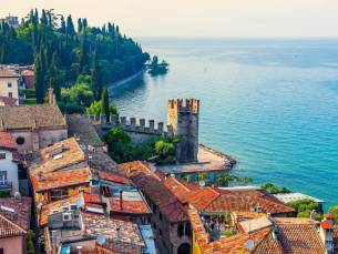 Geniet van een 4*- hotel met zwembad aan het prachtige Gardameer, incl. ontbijt & 3-gangendiner!