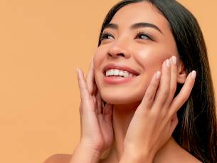 PMU-behandeling naar keuze of wimper- of wenkbrauwbehandeling