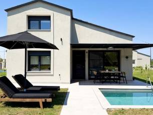 Ammos Luxury Pool Villas