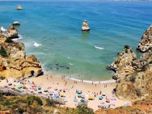 Geniet van pure luxe in de zonnige Algarve in een stijlvol 4*-hotel dichtbij het centrum van Portim&atilde;o incl. vlucht, ontbijt en een huurauto!