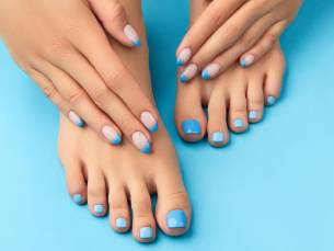 Manicure- of pedicurebehandeling evt. + gellak, BIAB of French nailart