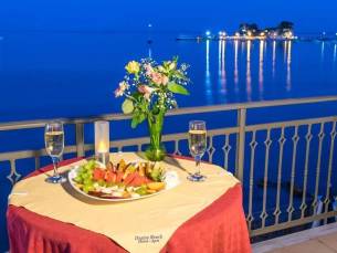 Denise Beach Hotel & Appartementen