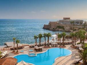 LUXE 5*-hotel met privéstrand in St. Julians op Malta incl. vlucht