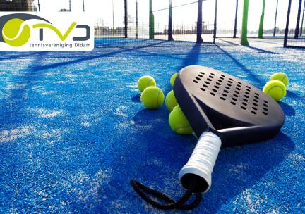 Huur padelbaan voor 4 personen (1 of 2 uur) + materiaal
