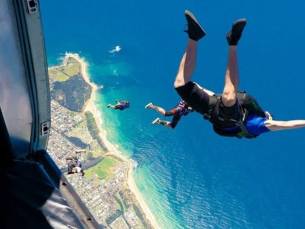 15.000 Fu&szlig; Wollongong-Fallschirmsprung in der Woche mit Transfer von Sydney