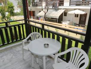 Pella House Studios & Apartments