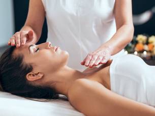 Reikibehandeling met essentiÃ«le oliÃ«n + evt. soundhealing (60 min)