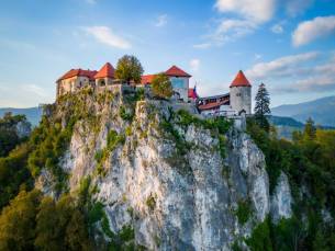 Geniet van een autovakantie nabij het Meer van Bled in Sloveni&euml; incl. ontbijt