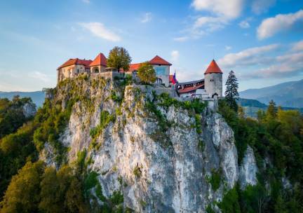 Geniet van een autovakantie nabij het Meer van Bled in Sloveni&euml; incl. ontbijt