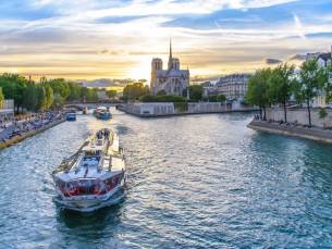 Ontwaak in het hart van Parijs vanuit een knus hotel incl. ontbijt
