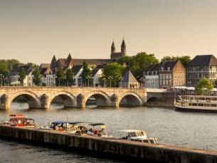 Geniet 2, 3 of 4 dagen in een 4*-designhotel in het hartje van de bruisende stad Maastricht incl. ontbijt & NS treintretour!