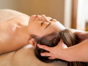 Luxe hoofdhuidbehandeling met voedende oliÃ«n (60 min)