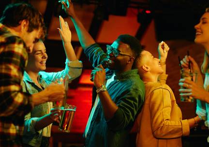 Privé-karaokekamer (1 uur) + 2 drankjes + bitterballen bij House of Billiards