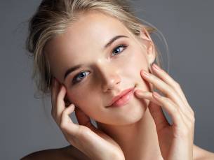 Gezichtsbehandeling, dermaplaning of microneedling naar keuze (60 of 90 min)