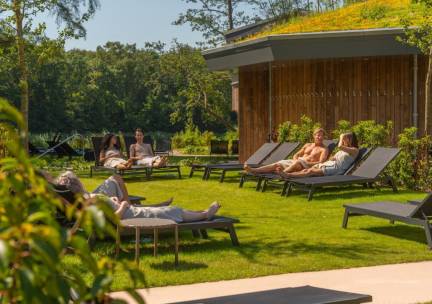 WELLNESS DEAL! ⚡️ Geniet in een SPLINTERNIEUW wellness hotel in Roosendaal incl. ontbijt en toegang tot de wellness