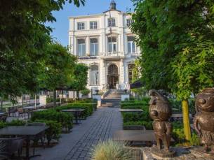 Geniet in een DELUXE KAMER met ligbad in een 4*-boutique hotel in het centrum van Helmond incl. kaartjes voor Pathé!