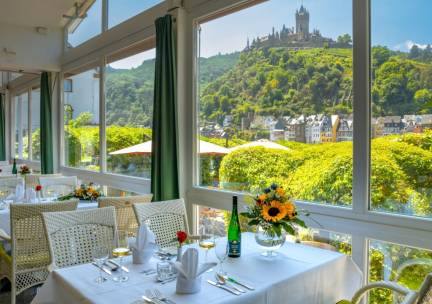 FLASHDEAL! ⚡ 6 dagen 4*-hotel in Cochem + terras direct aan de Moezel met prachtig uitzicht incl. dagelijks ontbijt & 4(!)-gangendiner + gebruik wellness & MEER!