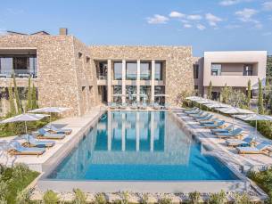 W Costa Navarino