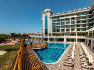 Castival Hotel Side