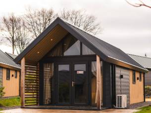 ⚡ FLASHDEAL! Geniet in een knusse Tiny House Berg Lodge in het heuvelland van Zuid-Limburg nabij Maastricht & Valkenburg!