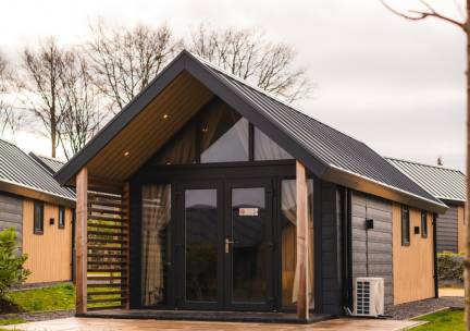 ⚡ FLASHDEAL! Geniet in een knusse Tiny House Berg Lodge in het heuvelland van Zuid-Limburg nabij Maastricht & Valkenburg!