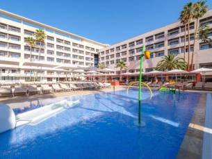 Strand, zon en familieplezier! Beleef Tarragona vanuit een 4*-appartement met buitenzwembad, nabij het strand & o.b.v. halfpension