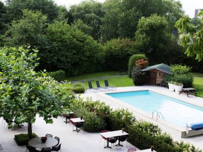 4*-hotel met buitenzwembad in Schiedam incl. ontbijt en optioneel diner