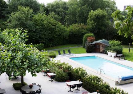 4*-hotel met buitenzwembad in Schiedam incl. ontbijt en optioneel diner