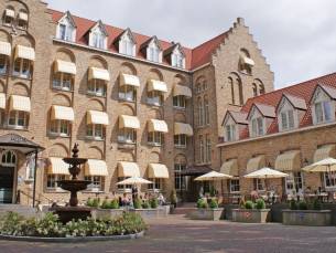 TOPDEAL! Uniek overnachten in een voormalig klooster in de Middeleeuwse vestingstad Sluis nabij Knokke, Brugge & Cadzand incl. ontbijt en hoofdgerecht + GRATIS parkeren!