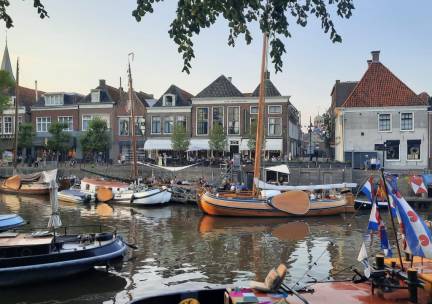 SUPER DEAL! ???? Verblijf in een familiehotel aan de gracht in hartje Dokkum incl. ontbijt!