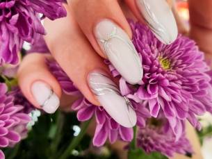 Manicurebehandeling naar keuze (30, 60, 75 of 80 min) of BIAB