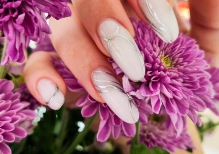 Manicurebehandeling naar keuze (30, 60, 75 of 80 min) of BIAB