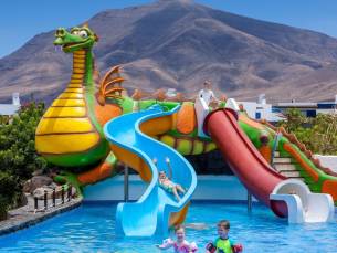 LUXE 5*-hotel op Lanzarote met grote zwembaden en familievriendelijke sfeer! Incl. vlucht, transfer o.b.v. halfpension + HOGE kinderkorting!