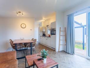 Chalet Schelp - Camping Duinhoeve Zeeland | omheind en licht | Maireweg 7