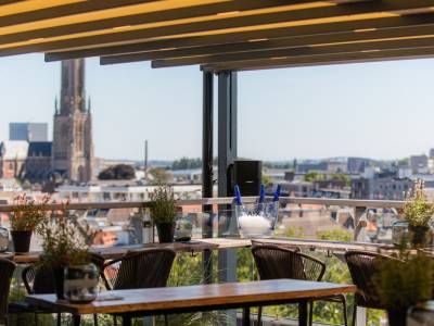 LUXE 5*-hotel met rooftopbar in het hart van Arnhem incl. ontbijt en NS treinretour