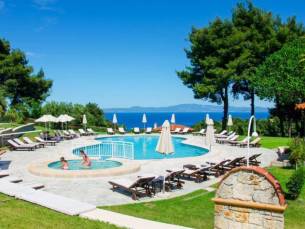 Geniet van een 4*-aparthotel in Kriopigi op Chalkidiki incl. vlucht, huurauto en ontbijt