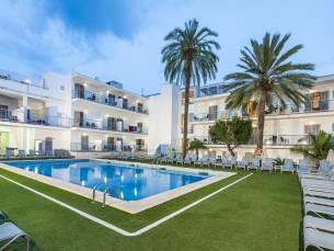 Heerlijke zonvakantie naar Mallorca met 4*-Adults-only hotel aan de kust incl. vlucht, ontbijt en een huurauto!