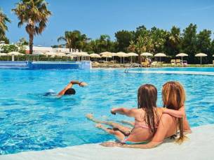 4*-hotel met zwembad in Puglia, Itali&euml; incl. huurauto o.b.v. all-inclusive of volpension